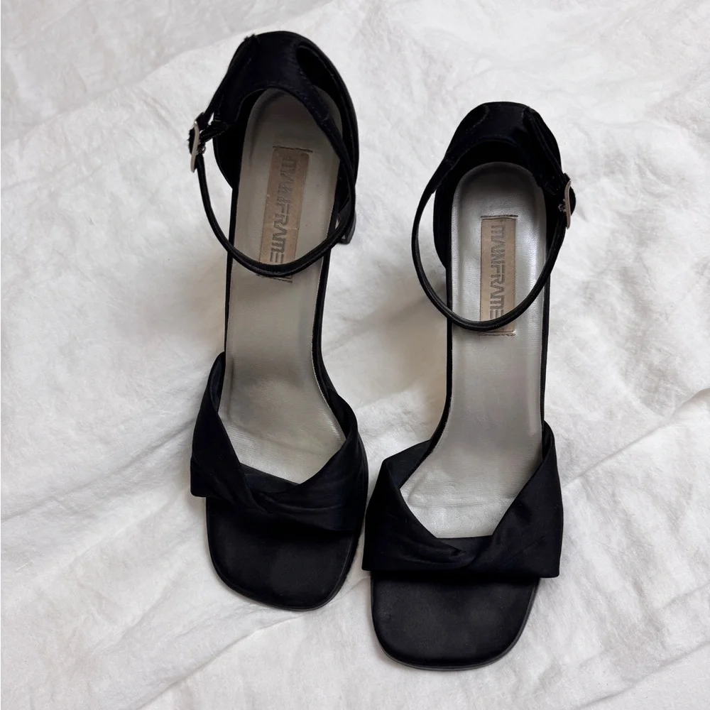 Vintage 90’s Black Chunky Heels Ankle Buckle Strap Size 8.5 Pumps Classic